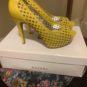 Wore once size 7 great condition